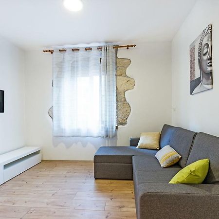 Cozy Apartment 10 Min From The Beach Pula Exterior foto