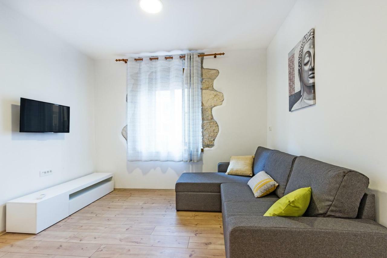 Cozy Apartment 10 Min From The Beach Pula Exterior foto