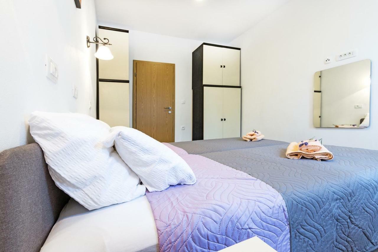 Cozy Apartment 10 Min From The Beach Pula Exterior foto